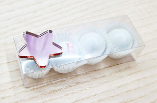 Scatolina trasparente con tag specchio e confetto con iniziale