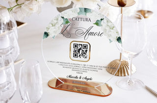 otem segnatavolo rotondo in plexiglass con QR Code per condivisione foto del matrimonio modello Cattura l'Amore.