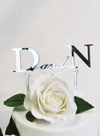 wedding cake topper in plexiglass specchio argento personalizzato con iniziali delgi sposi