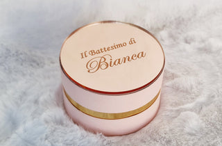 Scatola tonda 9 cm rosa con placca personalizzata Oro Rosa